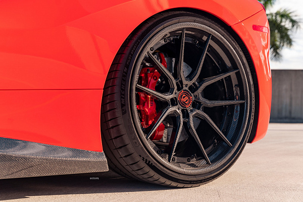 Фото дисков Strasse Wheels SV5 Deep Concave FS Другой цвет на Ferrari 488