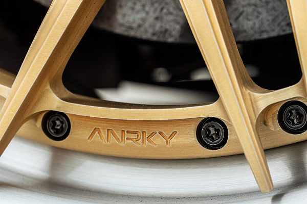 Фото дисков Anrky S3-X1 Сатиновое золото на Ferrari F8