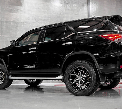 Фото дисков Vossen HF6-4 на Toyota Fortuner II