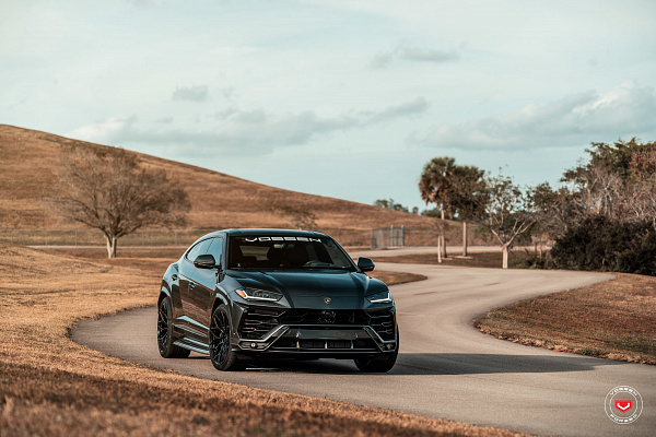 Фото дисков Vossen S17-01 Черный глянец на Lamborghini Urus