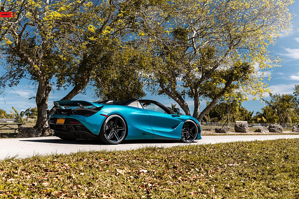 Фото дисков Anrky AN15 Черный глянец на McLaren 720S