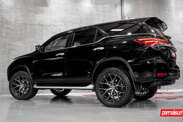 Фото дисков Vossen HF6-4 Алмазная проточка на Toyota Fortuner II