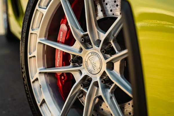 Фото дисков Bola FP3 Глянцевый лак на Porsche Cayman II