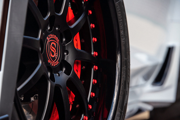 Фото дисков Strasse Wheels R10 Signature Черный сатин на Chevrolet Corvette C7