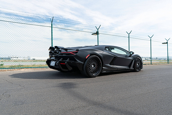Фото дисков HRE 501 Черный сатин на Lamborghini Revuelto
