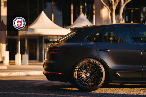 Фото дисков HRE 501 Черный сатин на Porsche Macan I
