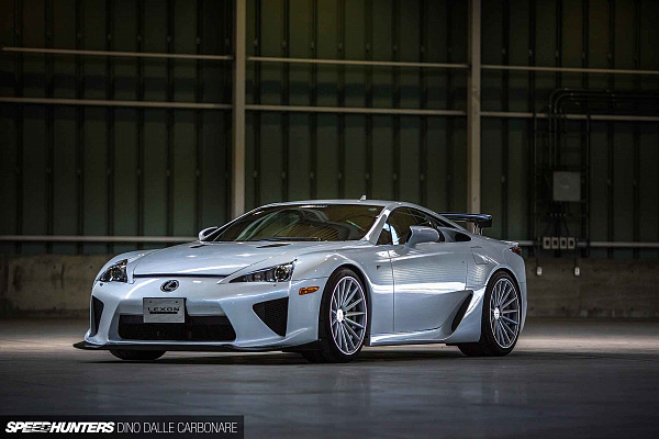 Фото дисков Vossen VFS-2 Серебро на Lexus LFA