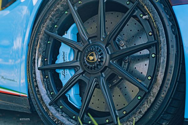 Фото дисков Savini SV10 Другой цвет на Lamborghini Huracan