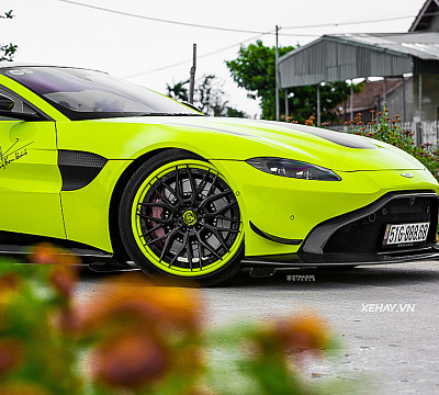 Фото дисков Strasse Wheels SV10M Deep Concave FS на Aston Martin Vantage 2