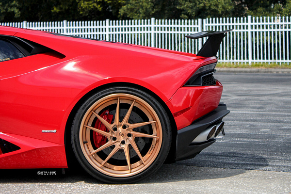 Фото дисков Strasse Wheels SV1T Deep Concave FS Сатиновое золото на Lamborghini Huracan