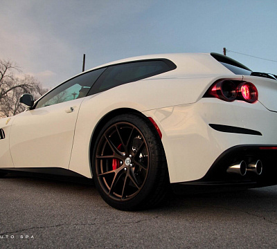 Фото дисков HRE P101 на Ferrari GTC4Lusso