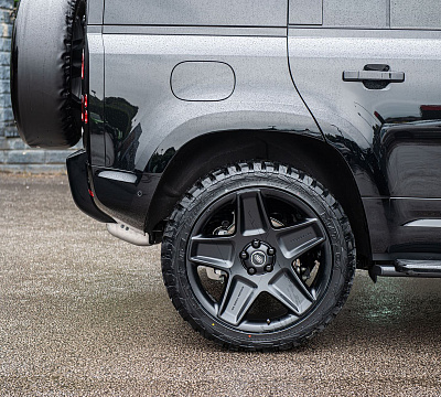 Фото дисков Kahn Mondial Retro RS на Land Rover Defender II