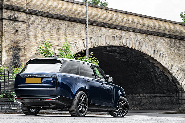Фото дисков Kahn Type 52 RS Черный сатин на Land Rover Range Rover V