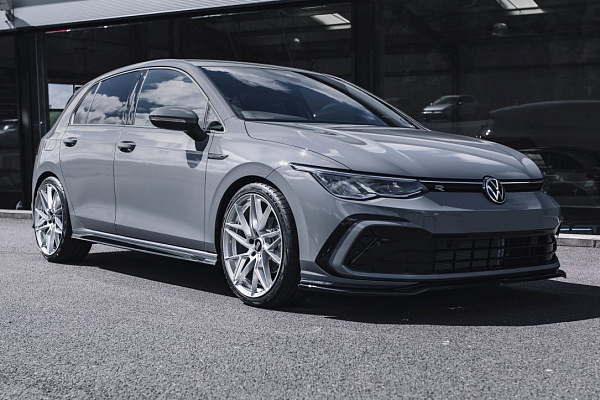 Фото дисков Bola FLR Сатиновый лак на Volkswagen Golf VIII