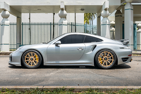 Фото дисков Strasse Wheels SV10-RS Performance Сатиновое золото на Porsche 911 VII