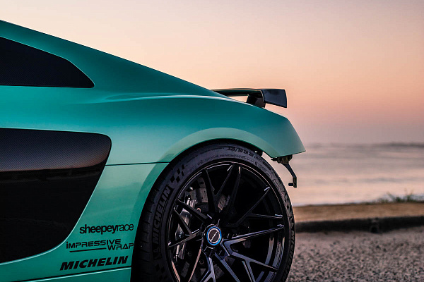 Фото дисков Brixton Forged PF8 Черный глянец на Audi R8 (4S)