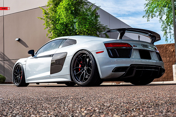 Фото дисков Anrky AN31 Черный глянец на Audi R8 (4S)