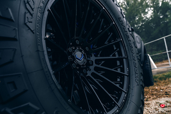 Фото дисков Vossen VFX-02T Черный глянец на Ram 1500 V