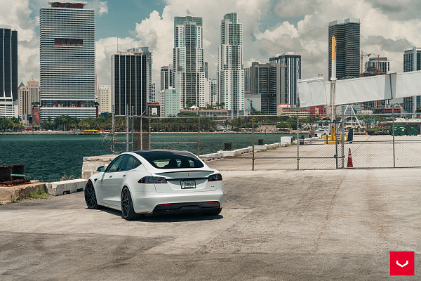 Фото дисков Vossen HF-7 Черный глянец на Tesla Model S
