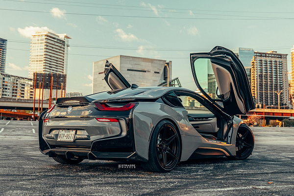 Фото дисков Strasse Wheels SV2 Deep Concave Duoblock Черный сатин на BMW i8