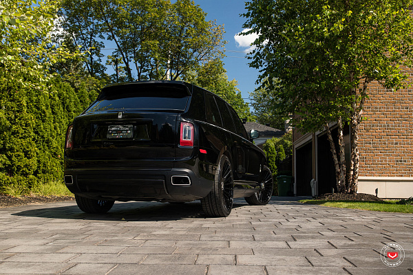 Фото дисков Vossen S17-13 Черный глянец на Rolls-Royce Cullinan