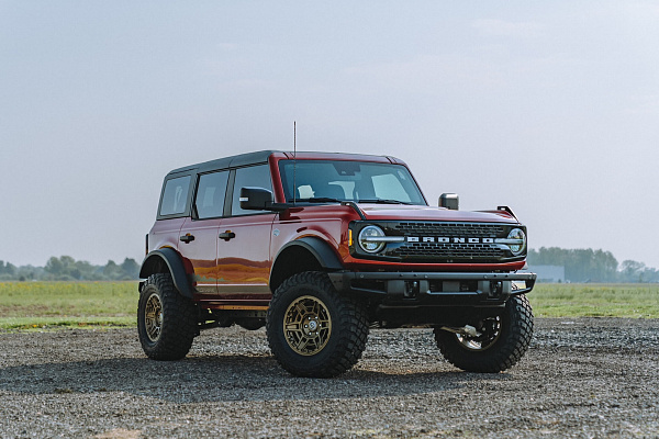 Фото дисков HRE FT1 Сатиновое темное золото на Ford Bronco