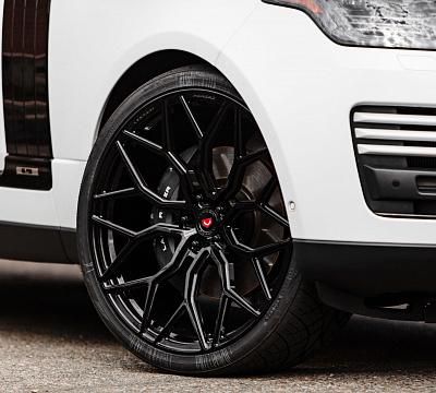 Фото дисков Vossen S17-01 на Land Rover Range Rover IV
