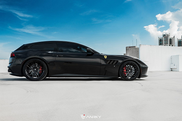 Фото дисков Anrky S1-X1 Черный глянец на Ferrari GTC4Lusso