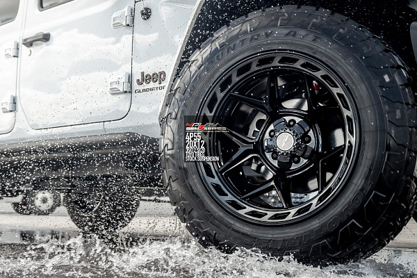 Фото дисков 4PLAY 4P55 Черный глянец на Jeep Gladiator II (JT)
