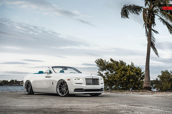 Фото дисков Anrky AN33 Глянцевый темный лак на Rolls-Royce Wraith