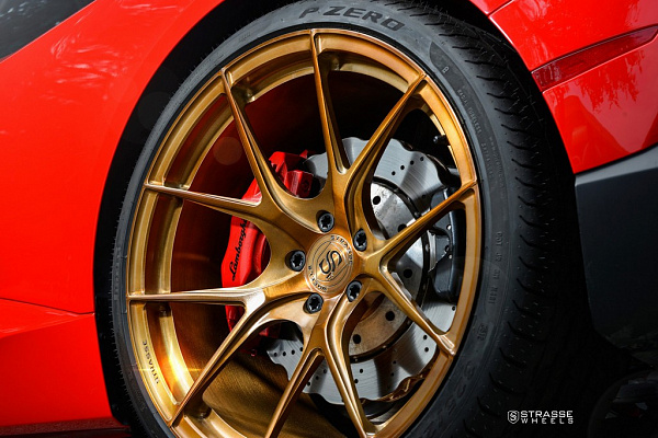 Фото дисков Strasse Wheels SM5R Deep Concave Monoblock Сатиновая медь на Lamborghini Huracan