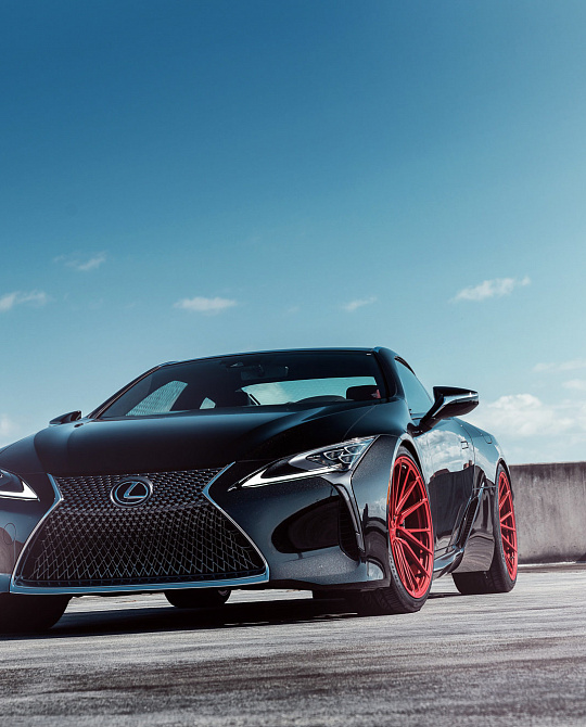 Фото дисков M-X4T Красный сатин на Lexus LC 500