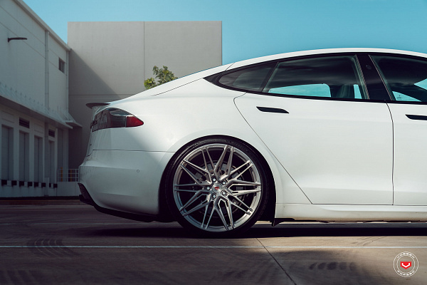 Фото дисков Vossen EVO-5R Глянцевый тонированный лак на Tesla Model S