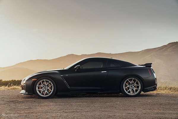 Фото дисков Brixton Forged CM5-R Сатиновый тонированный лак на Nissan GT-R