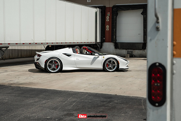 Фото дисков HRE 527 Глянцевый графит на Ferrari F8