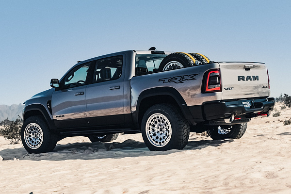Фото дисков Brixton Forged BX05-M Глянцевый лак на Ram 1500 V