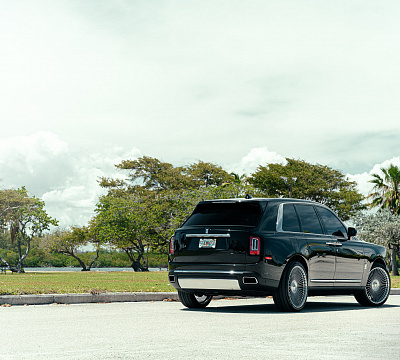 Фото дисков Vossen S17-16 на Rolls-Royce Cullinan