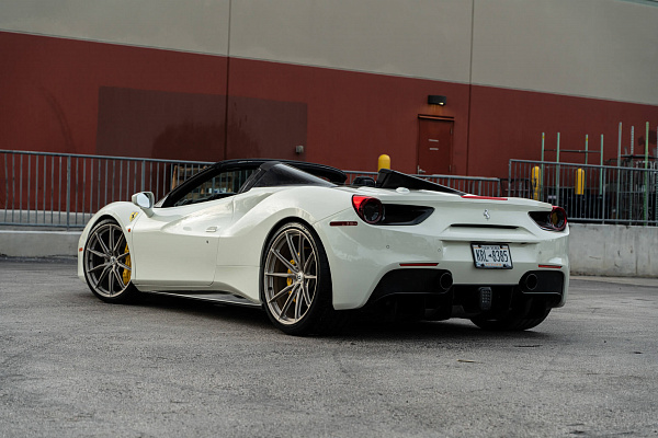Фото дисков HRE P104SC Сатиновая шампань на Ferrari 488