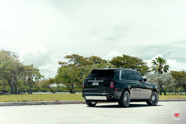 Фото дисков Vossen S17-16 Глянцевый лак на Rolls-Royce Cullinan