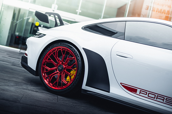 Фото дисков Brixton Forged PF10-RS Красный глянец на Porsche 911 VIII