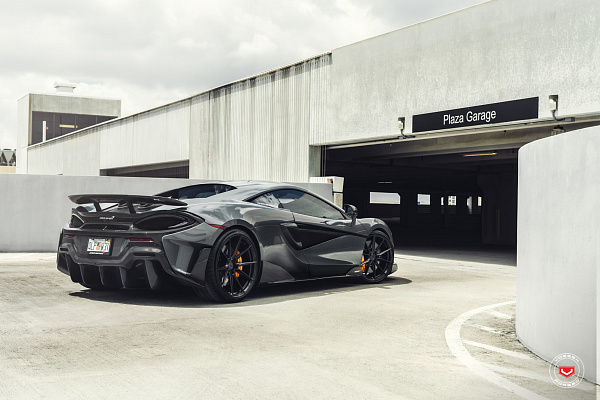 Фото дисков Vossen EVO-2 Черный глянец на McLaren 600