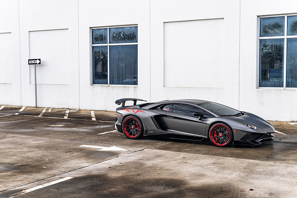 Фото дисков Strasse Wheels SV10-RS Performance Другой цвет на Lamborghini Aventador