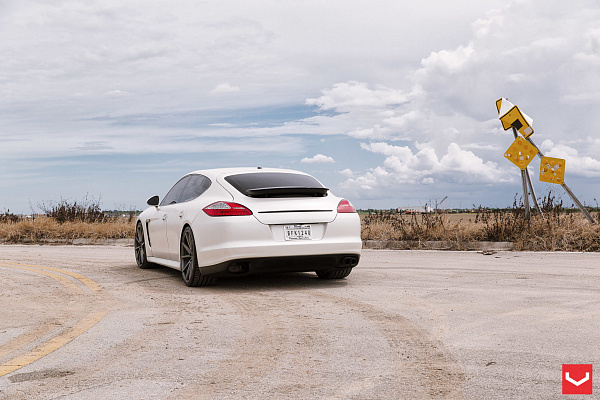 Фото дисков Vossen VFS-1 Сатиновый графит на Porsche Panamera I