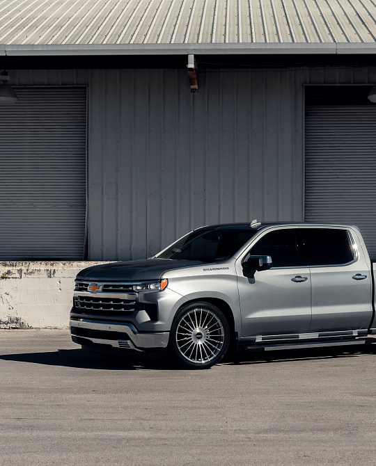 Фото дисков HF-8 Глянцевый лак на Chevrolet Silverado IV
