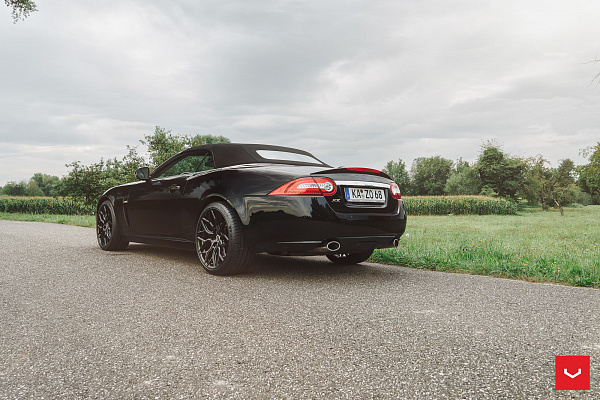 Фото дисков Vossen HF-2 Черный глянец на Jaguar XKR II