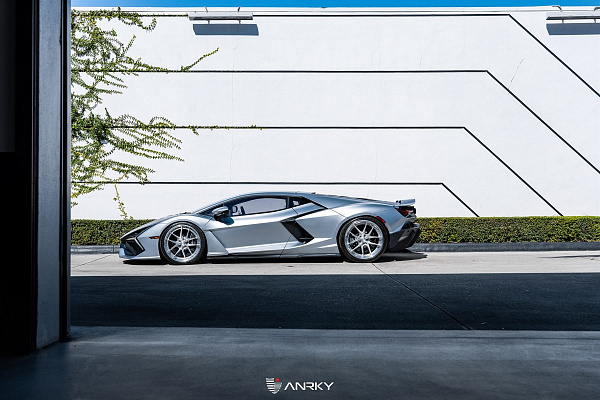 Фото дисков Anrky XR-301 Глянцевый лак на Lamborghini Revuelto