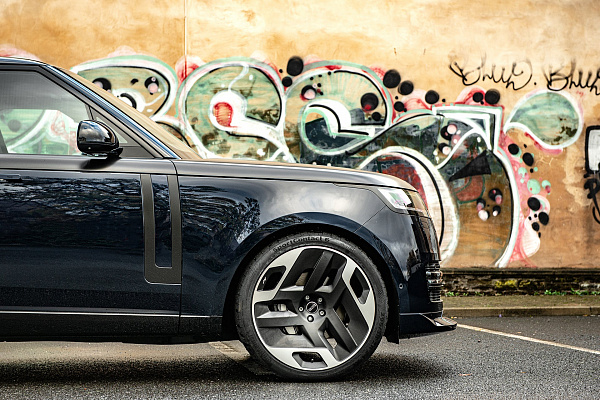 Фото дисков Kahn Type 33 RS Черный сатин на Land Rover Range Rover V