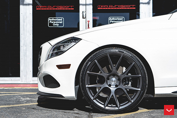 Фото дисков Vossen VFS-6 Глянцевый графит на Mercedes-Benz CLS (C218)