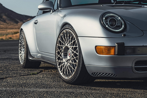 Фото дисков HRE 501M Глянцевый лак на Porsche 911 IV
