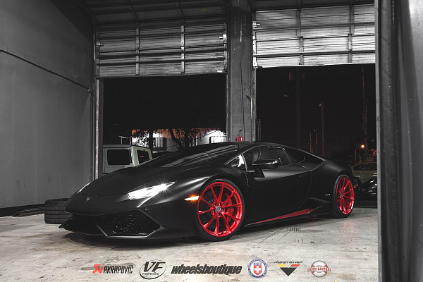 Фото дисков HRE P204 Красный глянец на Lamborghini Huracan